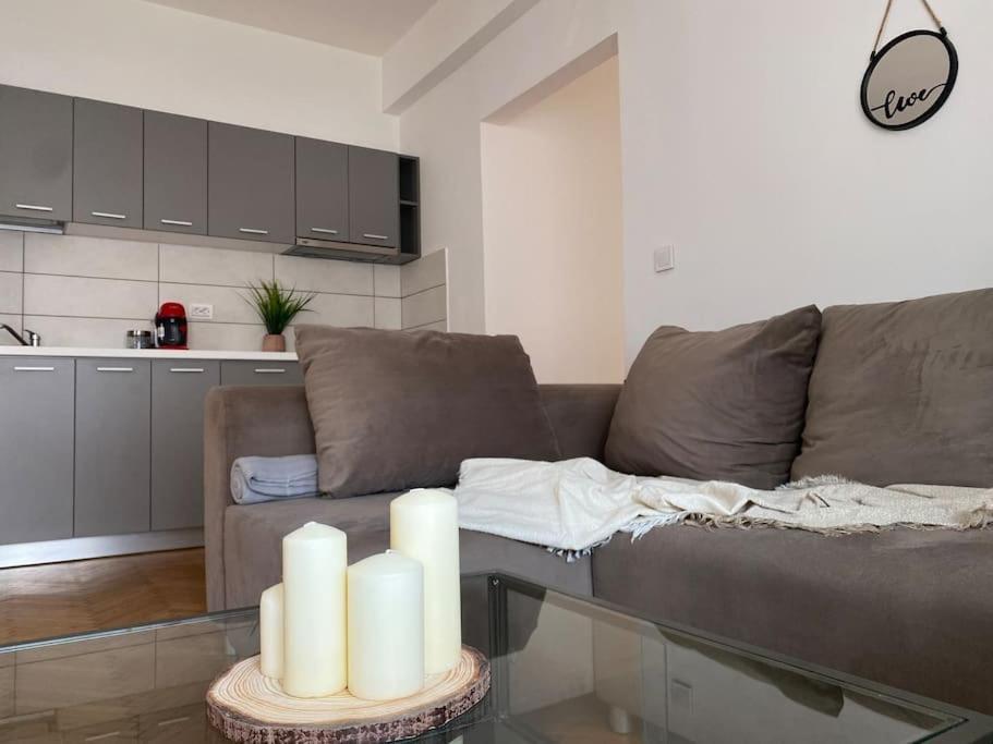 2 Bedroom Apartment With Terrace In City Center บูคาเรสต์ ภายนอก รูปภาพ