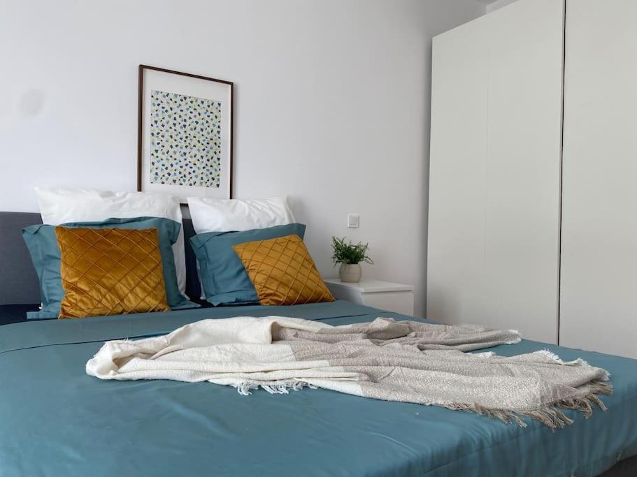 2 Bedroom Apartment With Terrace In City Center บูคาเรสต์ ภายนอก รูปภาพ